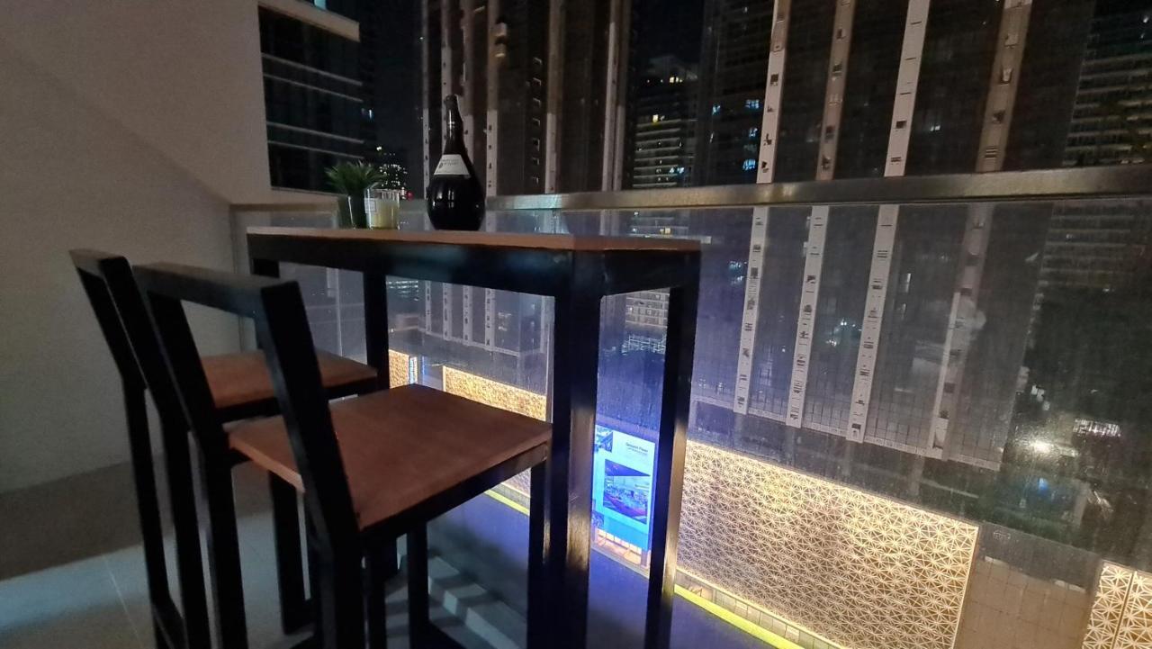 Luxe Bonifacio Global City Taguig Uptown Condo Hotel 1 Bedroom Suite المظهر الخارجي الصورة