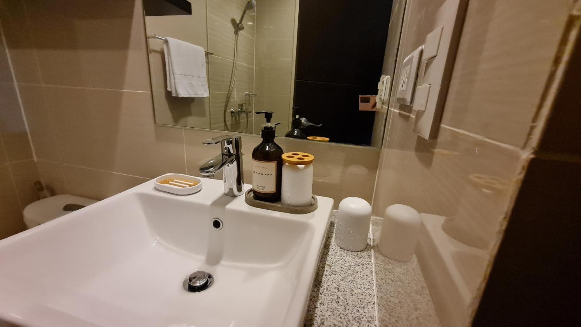 Luxe Bonifacio Global City Taguig Uptown Condo Hotel 1 Bedroom Suite المظهر الخارجي الصورة